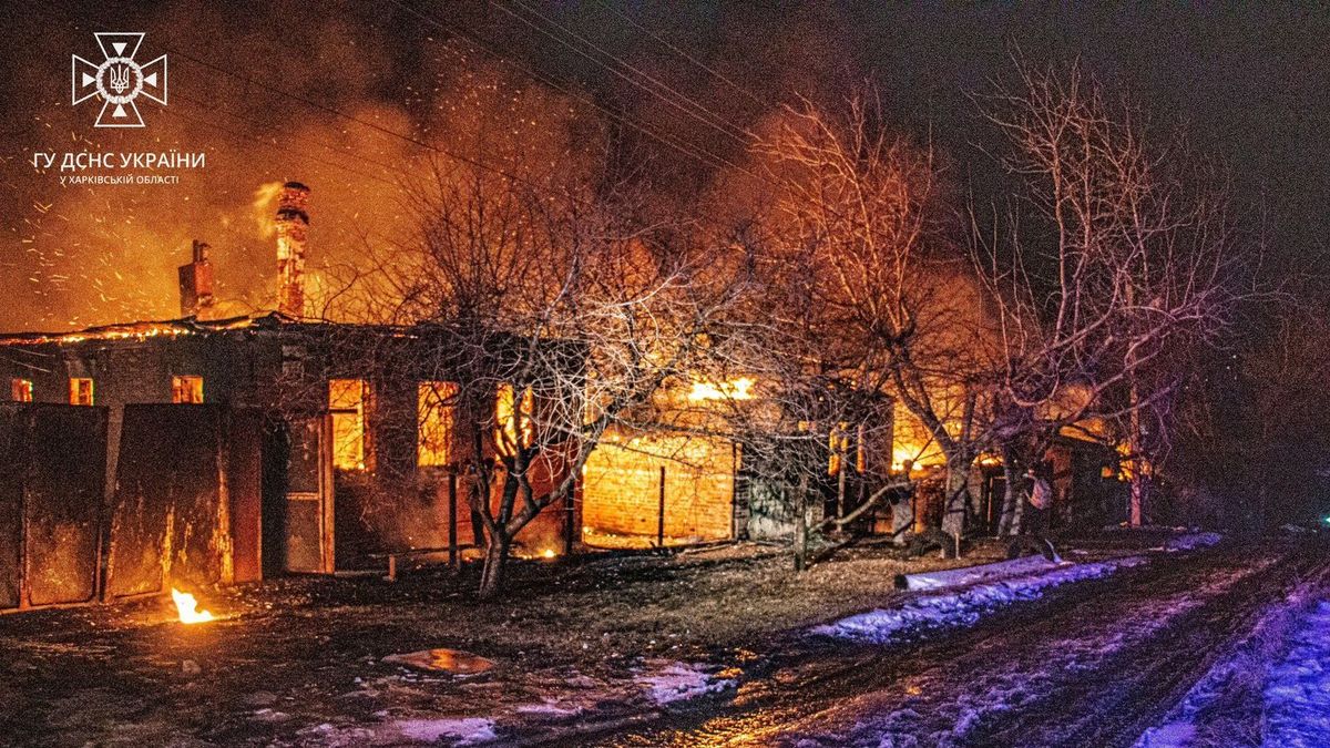 Hatalmas lángokkal égett a benzinkút az orosz támadás után + videó