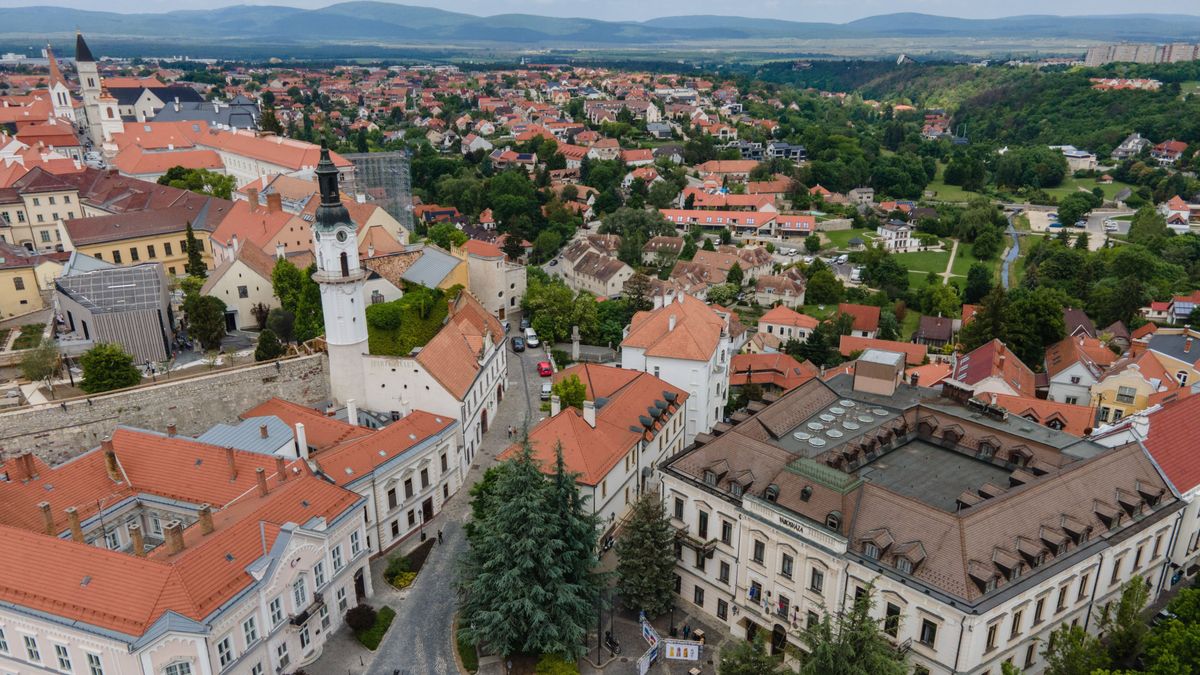Csaknem száznegyvenen lettek rosszul egy veszprémi iskolában, ketten kórházba kerültek