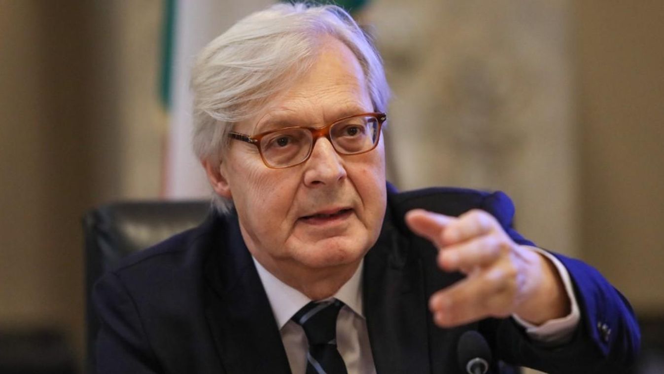 Súlyos botrányok közepette lemondott az olasz kultúrminiszter