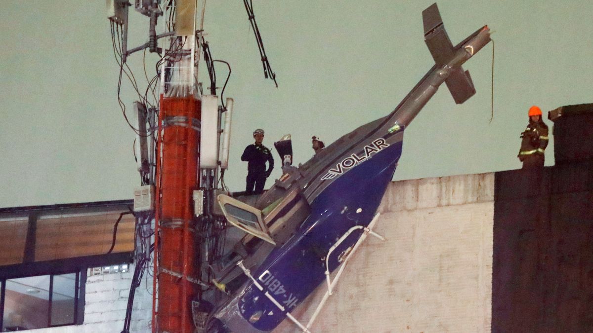 Helikopter zuhant egy lakóépületre + videó