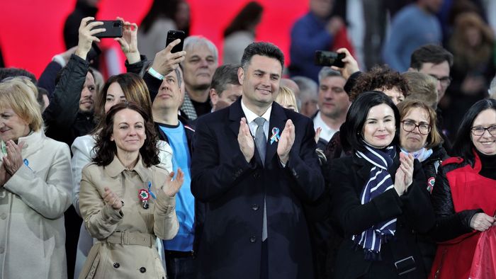 A baloldali politikusok az influenszertüntetés lenyúlására készülnek