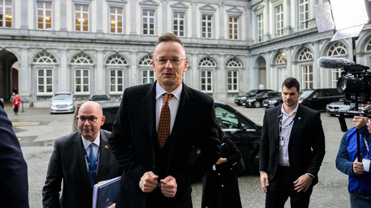 Szijjártó Péter Brüsszelből: már csak a megoldás és a józan ész hangja hiányzik