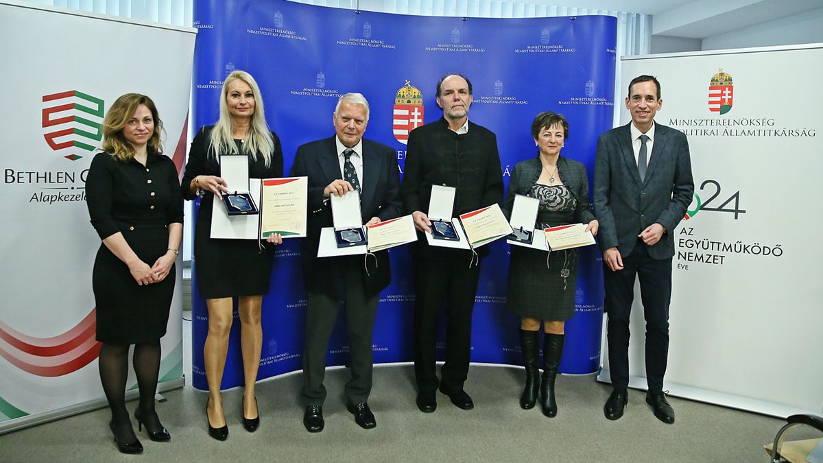 Egymásért dolgozni és őrizni az identitást