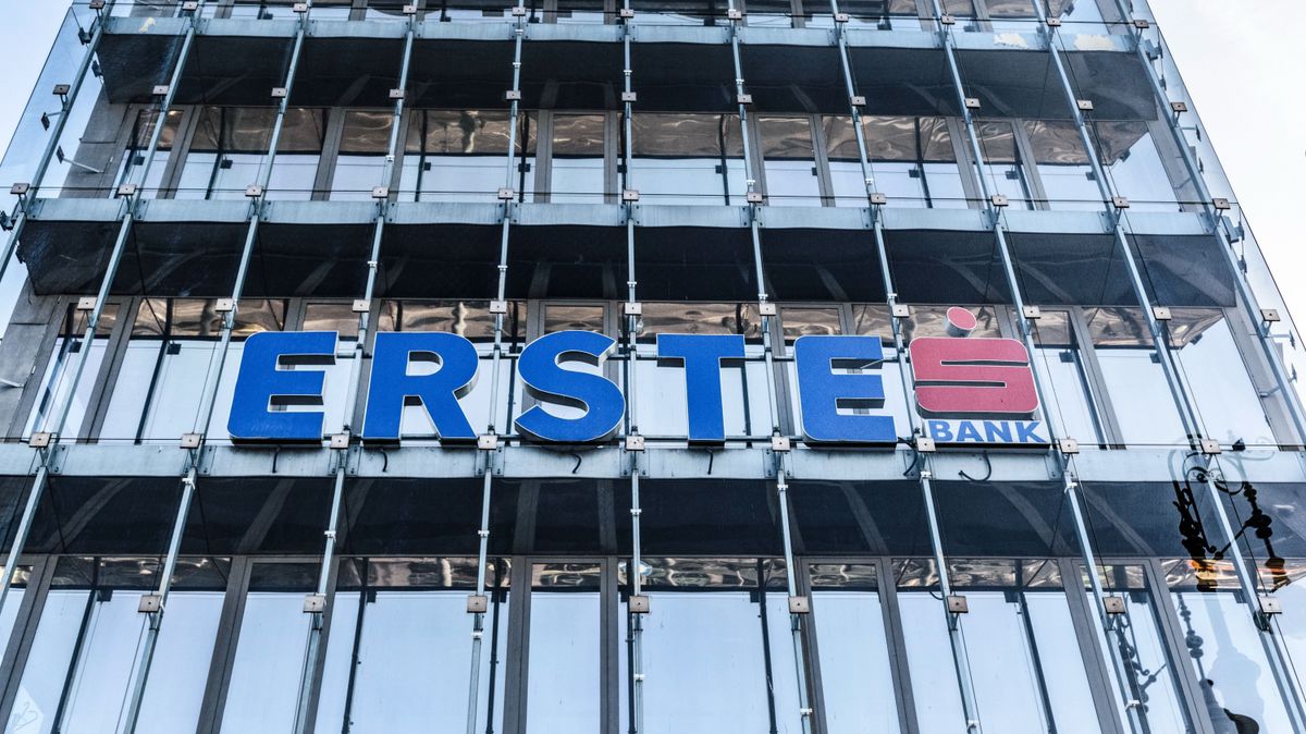 Itt a bejelentés, komoly drágulás jön az egyik óriásbanknál, de van, akit megkímélnek