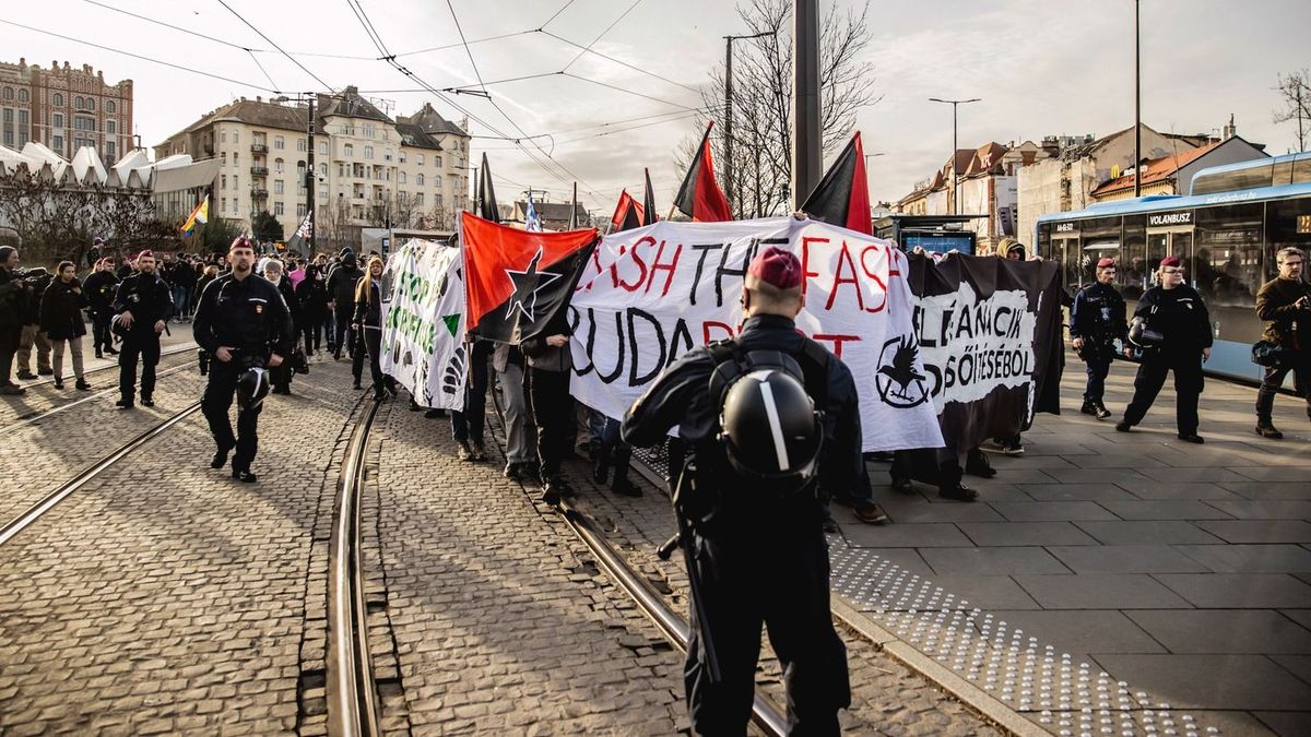 Fogva tartott társuk és az antifasiszták ellehetetlenítése miatt aggódtak a szélsőbalos tüntetők + galéria