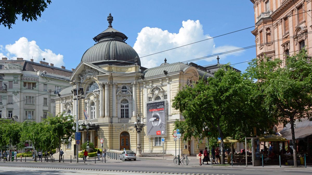 Félbeszakadt a Vígszínház vasárnapi előadása, sokan újabb balesetet gyanítanak