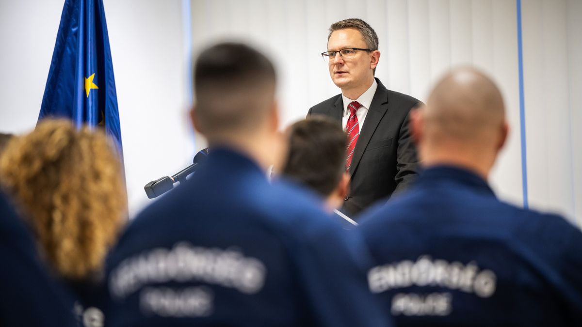 Emelt fizetést kaptak a rendvédelmi dolgozók