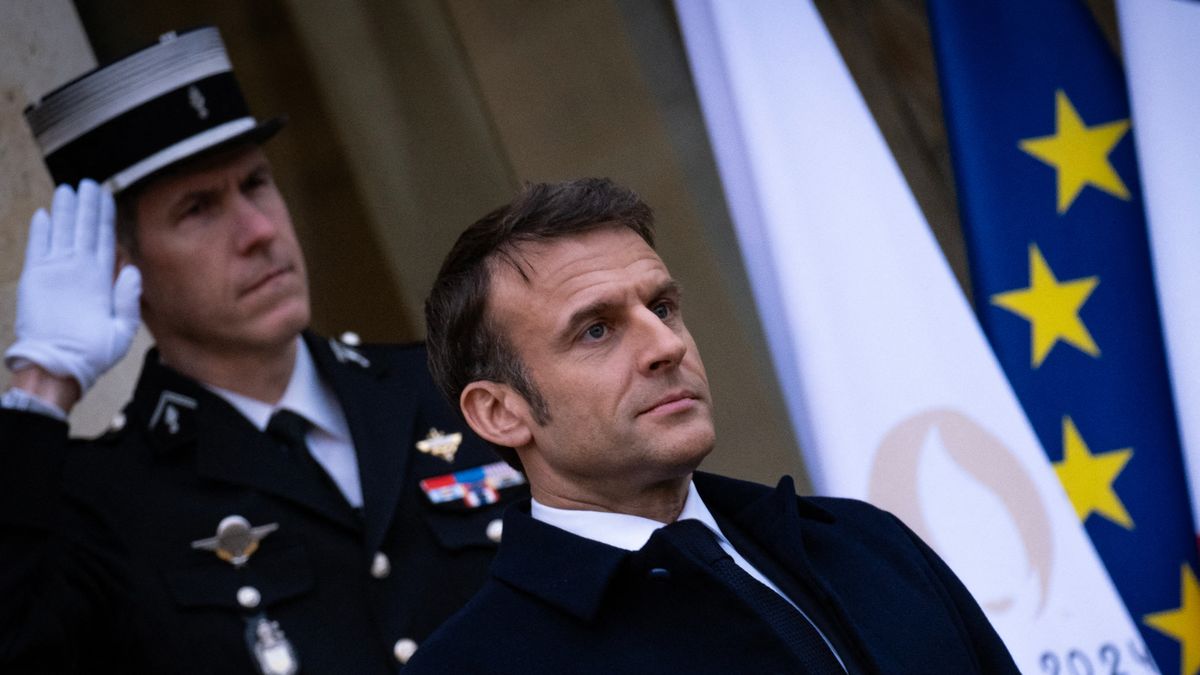 Abcúg Macron!