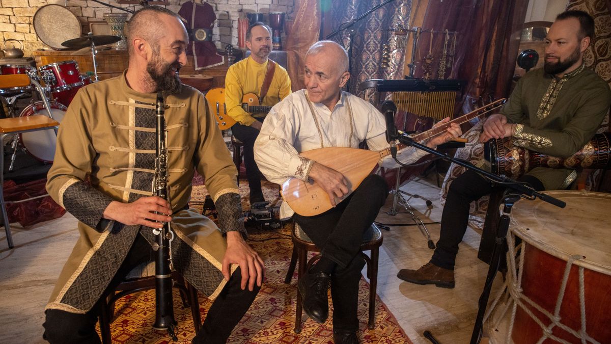 Bársony Bálint és zenekara a török Erdallal forgat klipet
