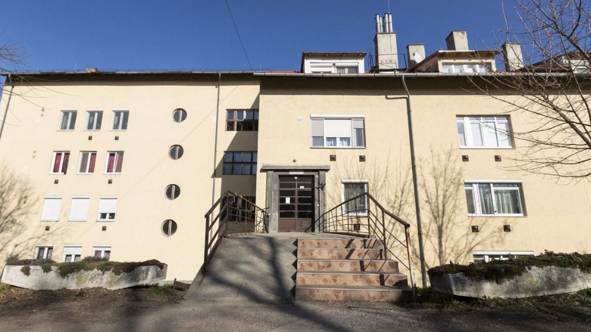 Holttestet találtak egy fehérvári társasházban
