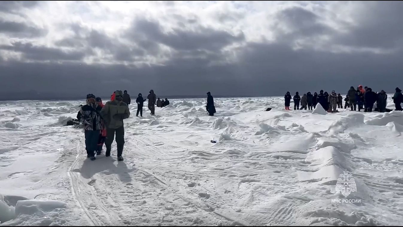 Leszakadt jégtáblán rekedt halászokat kellett kimenekíteni.