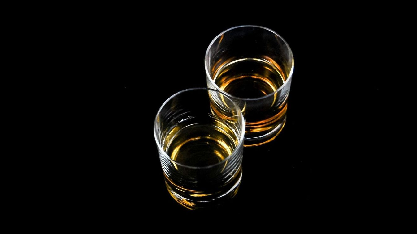 Fotó: Pixabay: https://www.pexels.com/hu-hu/foto/ital-whisky-konyak-alkoholos-italok-51365/