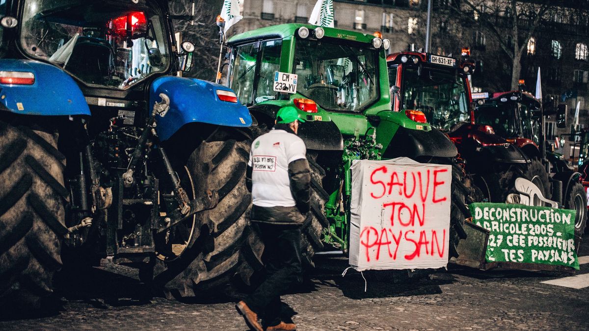 Tüntető gazdák szállták meg a párizsi mezőgazdasági vásárt