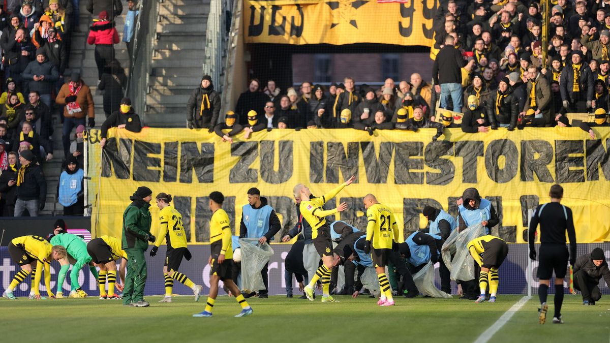 Teniszlabdazápor, autós füstbomba, sorozatos balhék – mi folyik a Bundesligában?