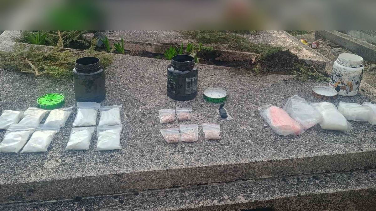 A saját apja sírjában rejtette el a drogot + videó