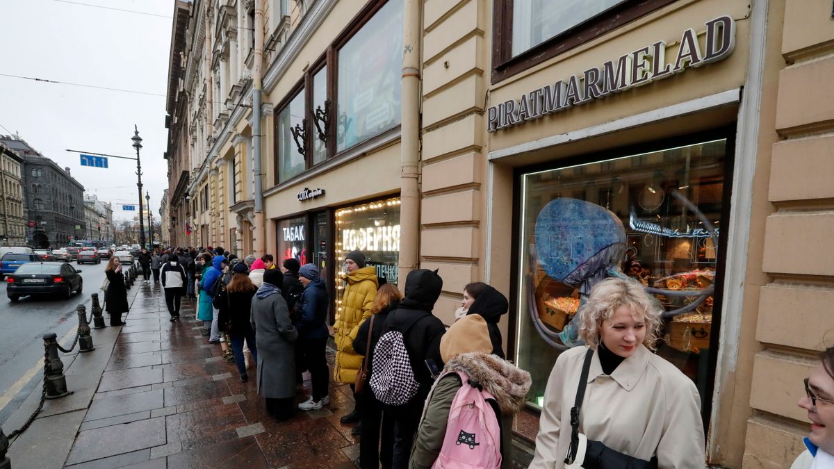 Sorra zárnak az urnák Oroszország 11 időzónájában