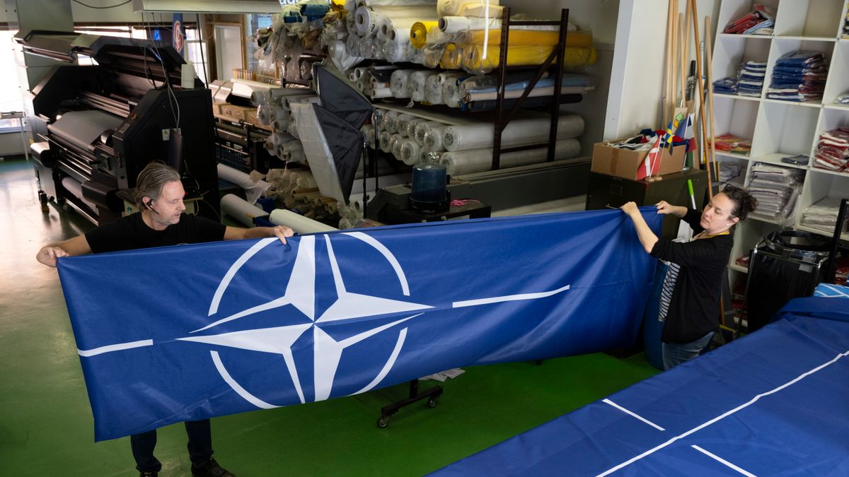 Svédország hivatalosan is a NATO tagja lett