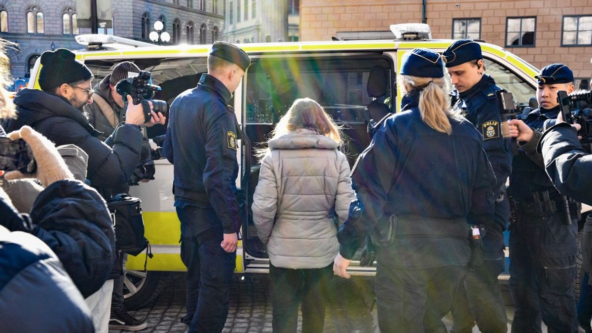 A svéd rendőröknek elegük lett Greta Thunbergből