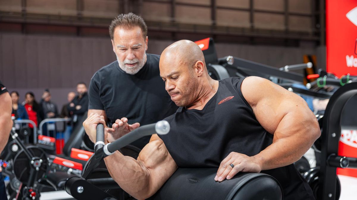 Arnold Schwarzenegger hetvenhat évesen nem akármilyen edzőtársat talált + videó
