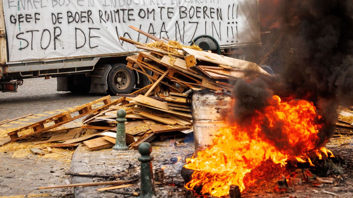 Vízágyú és könnygáz – hatalmas gazdatüntetés zajlik Brüsszelben + videó