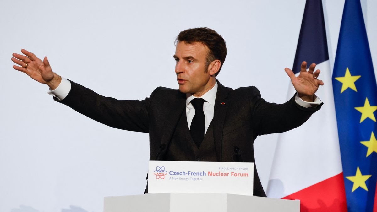 A franciáknak sem tetszik Macron világháborús terve