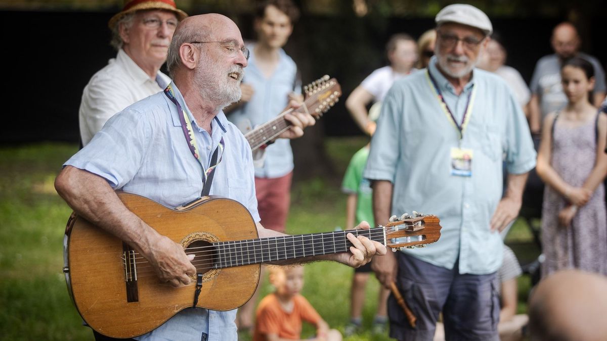 A Kaláka együttes: Gryllus Vilmos, Radványi Balázs és Gryllus Dániel