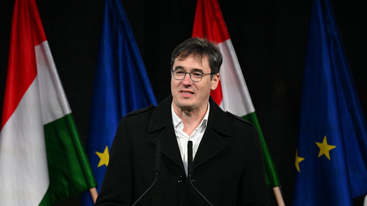 Karácsony megint menekül, most a sajtósának kellett megmentenie + videó