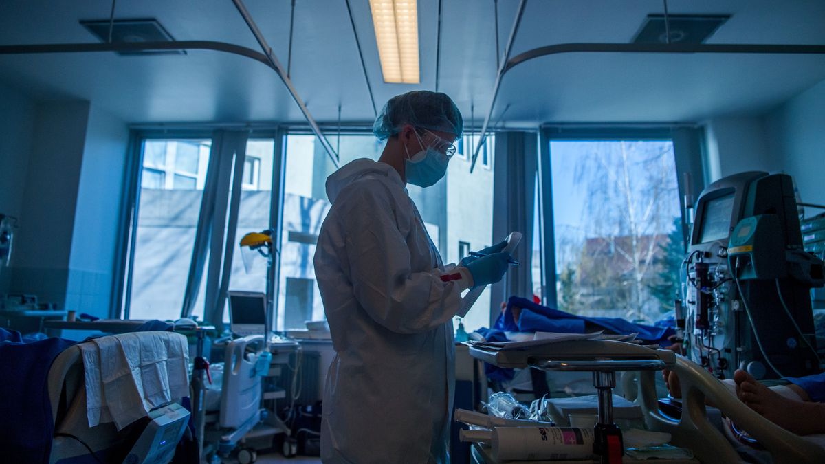 A kormány tovább növeli az ápolók és az egészségügyben dolgozók bérét, mutatjuk a részleteket