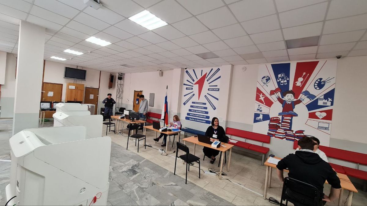 Szavazóhelyiség Moszkvában az orosz elnökválasztáson 2024. március 16-án