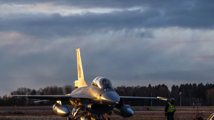 F-16 vadászgép, repülő