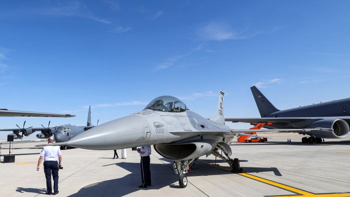 F-16vadászgép, repülő