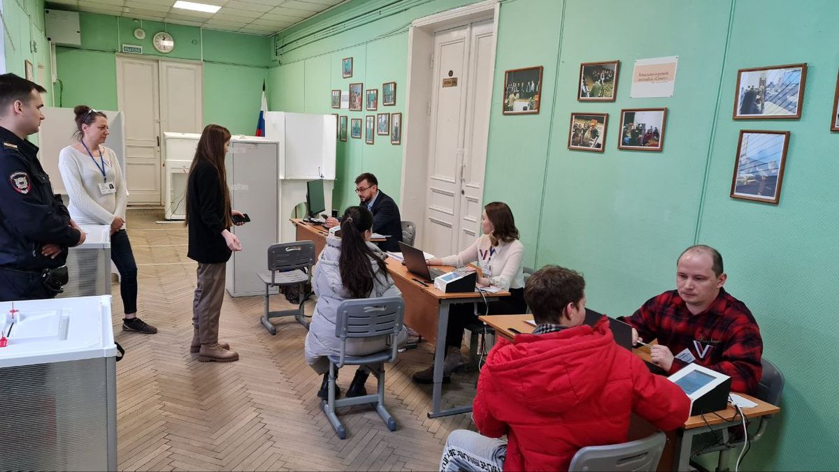 Szavazóhelyiség az orosz elnökválasztáson Moszkvában