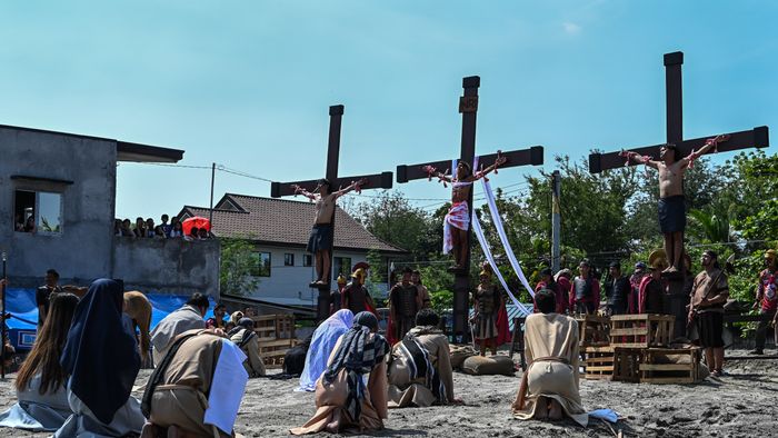 Philippine Christian devotees take part in the re-enactment of the crucifixion of Jesus Christ on Good Friday in San Fernando, Pampanga province on March 29, 2024. (Photo by JAM STA ROSA / AFP)