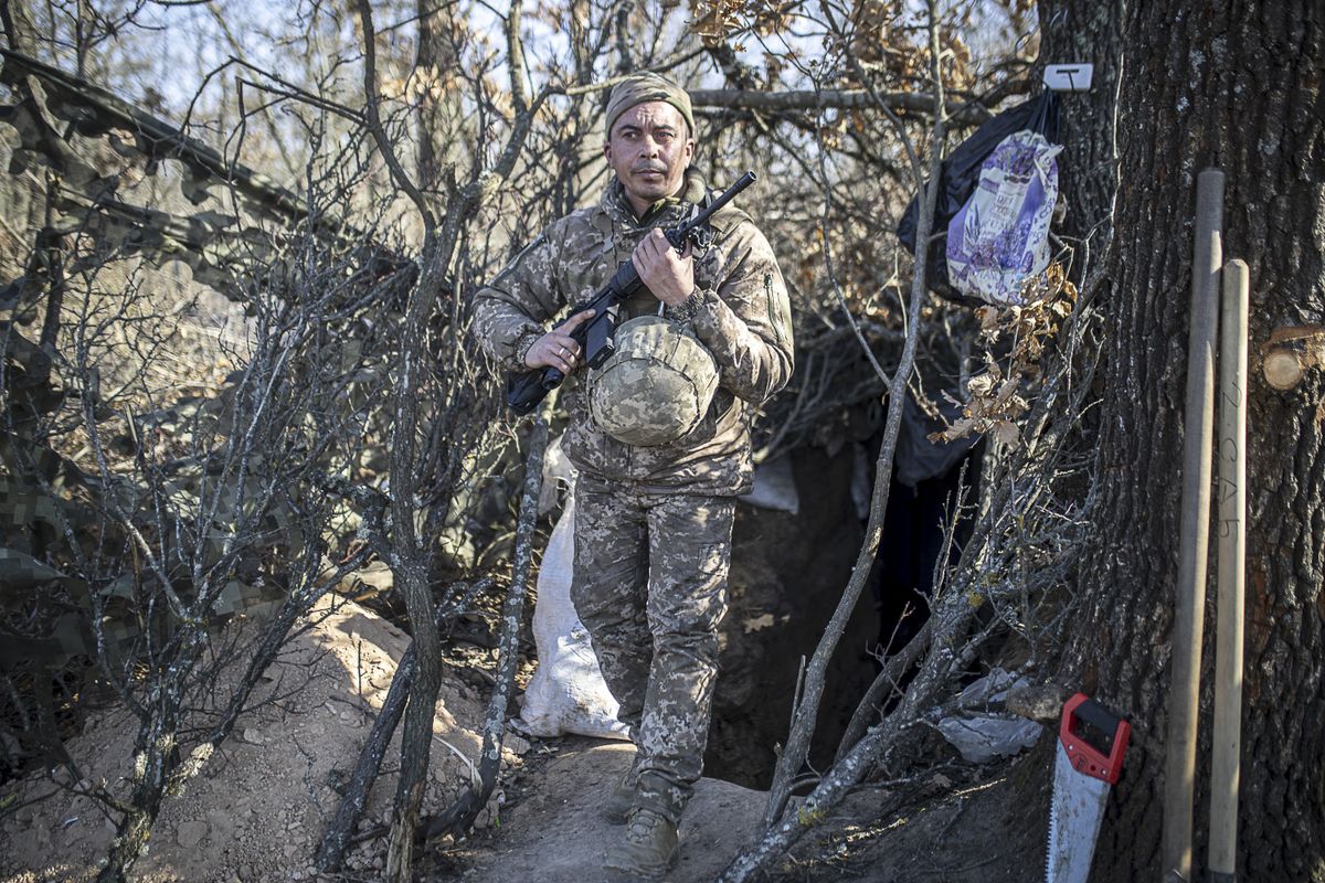 Az ukrán hadsereg még a lőszerhiánynál is jobban szenved a létszámhiánytól (Fotó: Gian Marco Benedetto / ANADOLU / Anadolu via AFP)