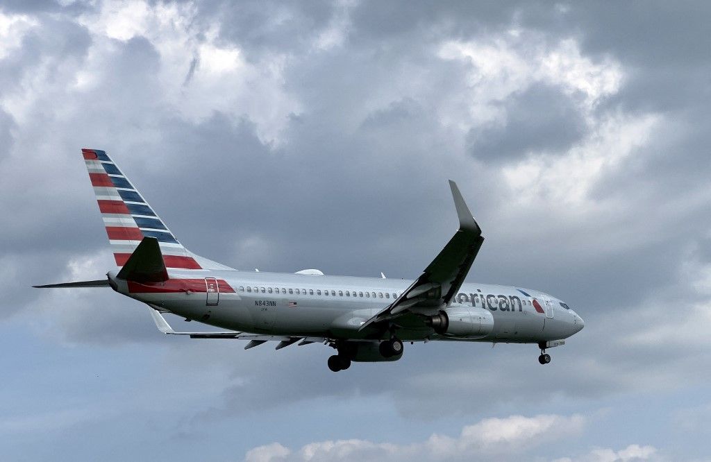 Kép: Illusztráció, az American Airlines Boeing 737-800-as gépe leszáll az Arlington Virginia állambeli Ronald Reagan Washington Nemzeti Repülőtéren 2023. augusztus 11-én. (Fotó: Daniel SLIM / AFP)