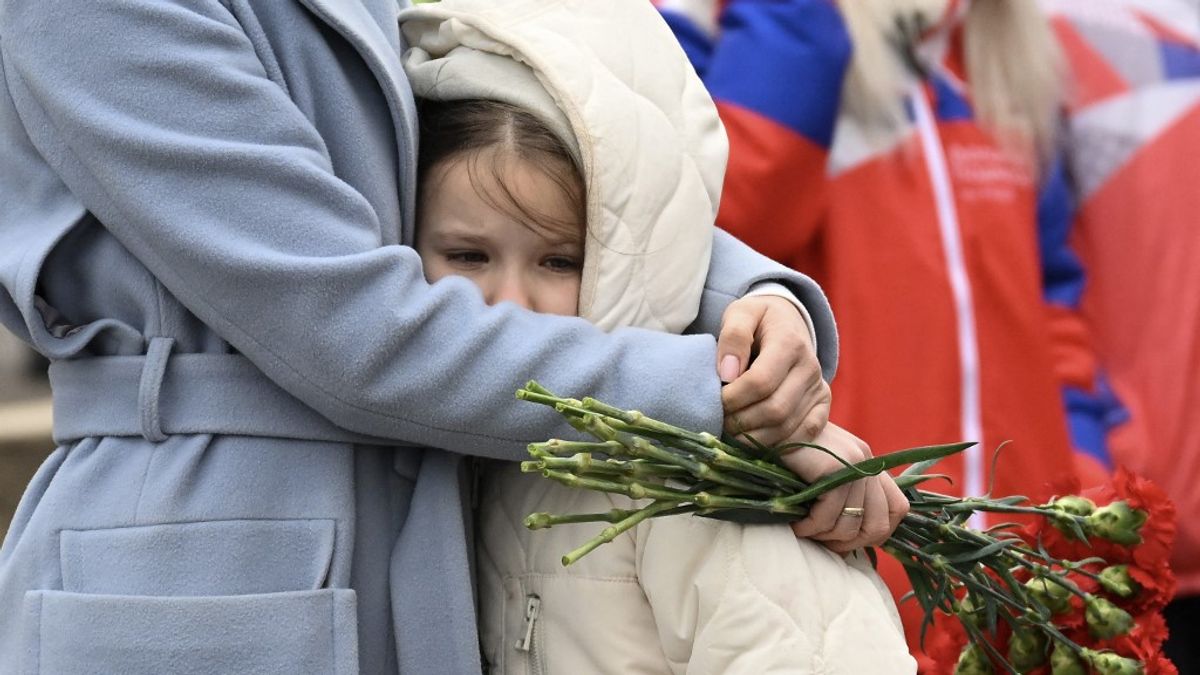Ima és megemlékezés a moszkvai terrortámadás helyszínén + videó