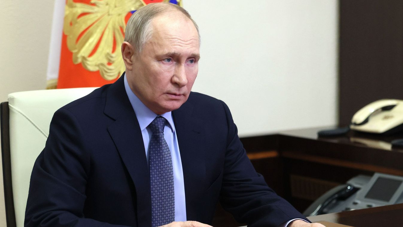 Vlagyimir Putyin orosz elnök az orosz biztonsági tanács ülését vezeti videókonferencia keretében a Moszkva melletti, novo-ogarjovói vidéki elnöki rezidenciából 2024. március 29-én.