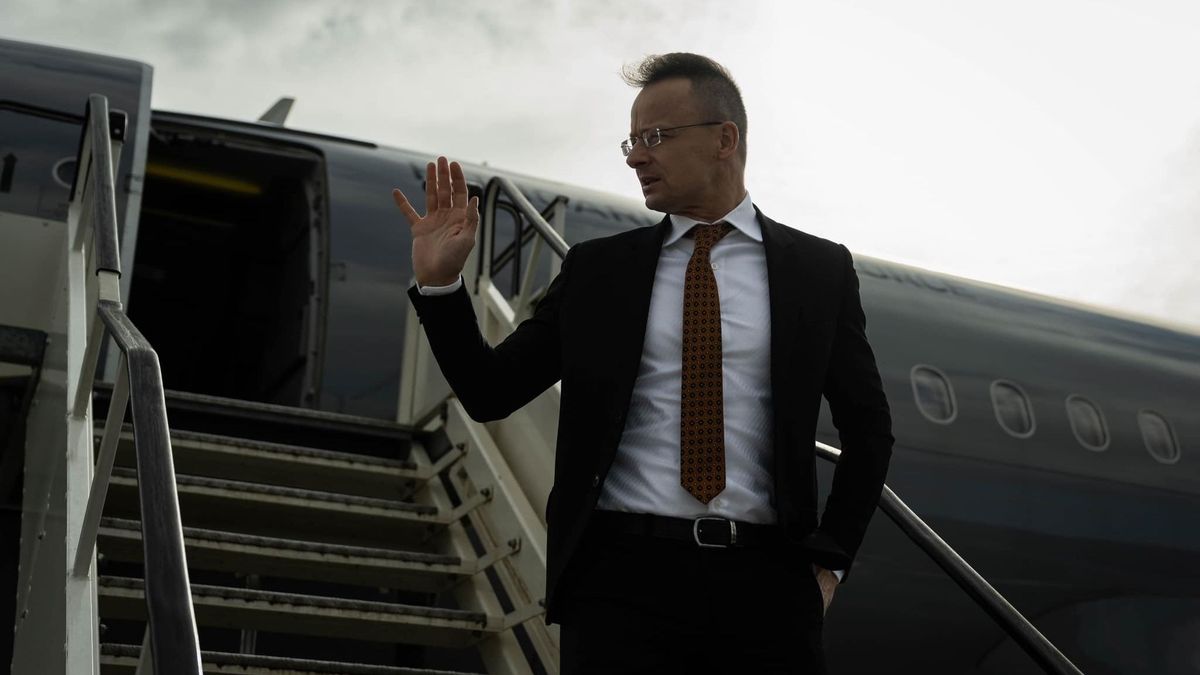 Hungary FM: The Threat of World War Looms Larger