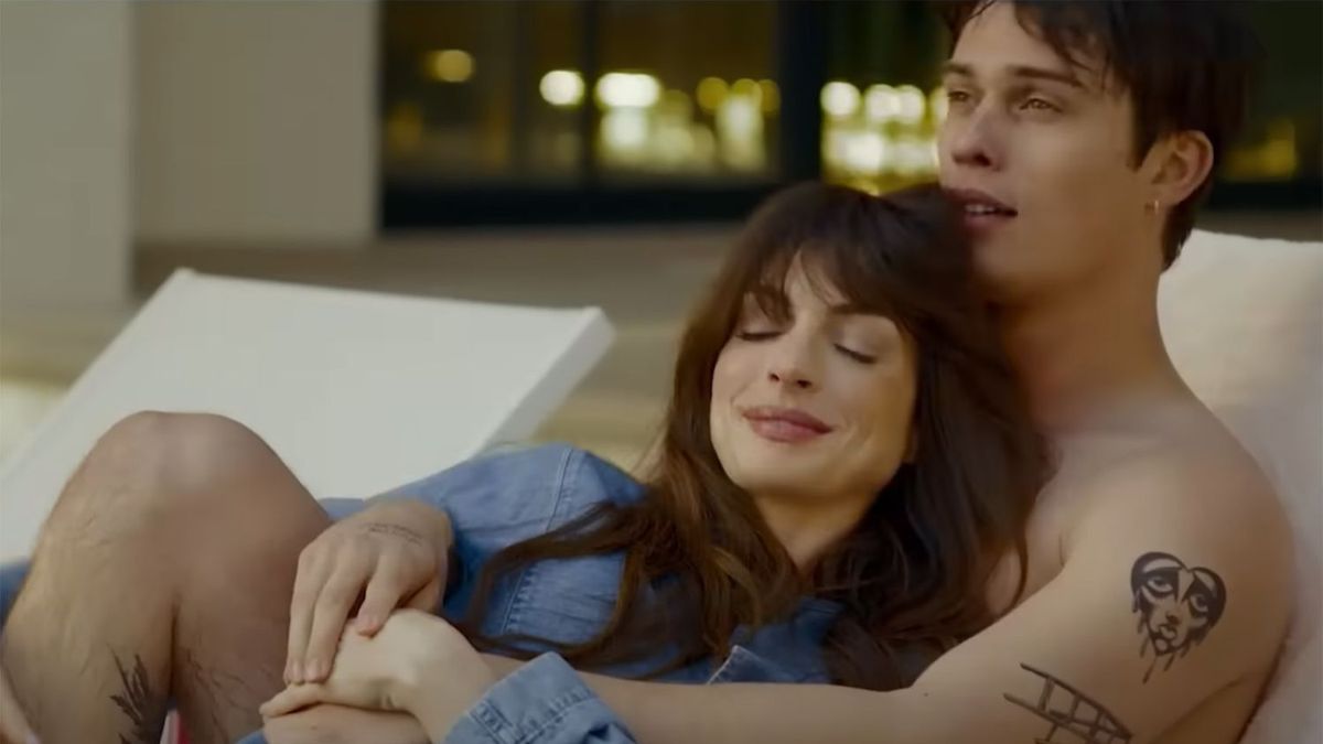The Idea of You: dögös szingli anyukaként csábít a képernyőn Anne Hathaway
