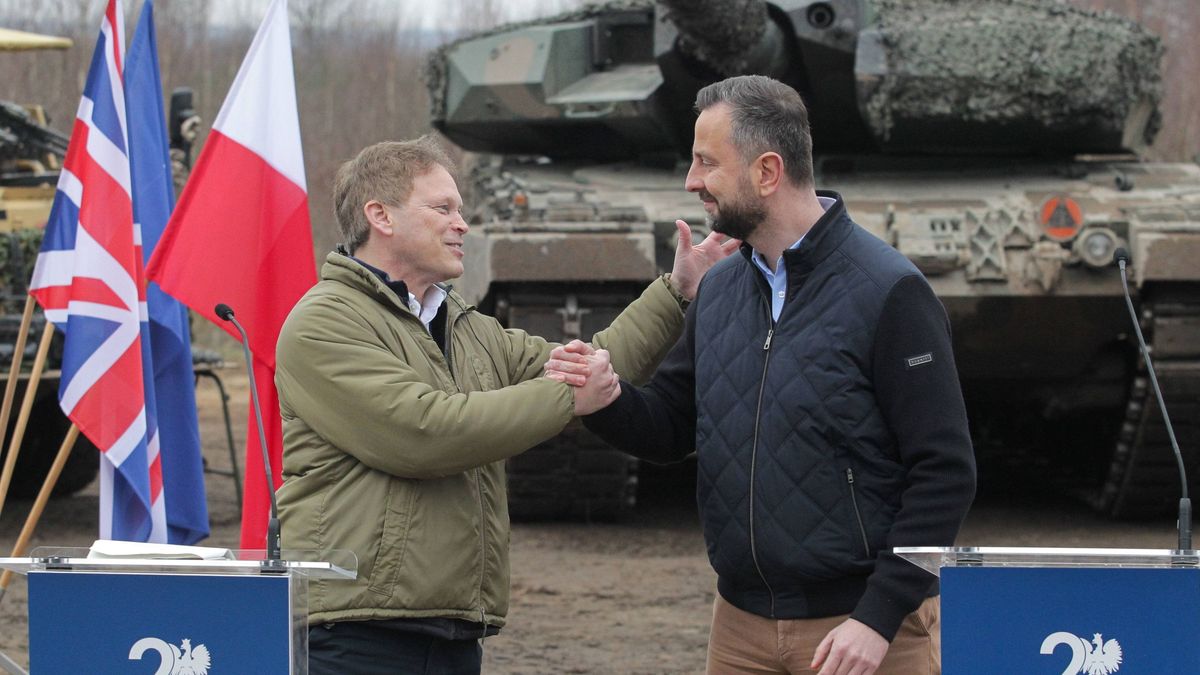 Oroszok zavarták meg a brit védelmi miniszter repülőgépét