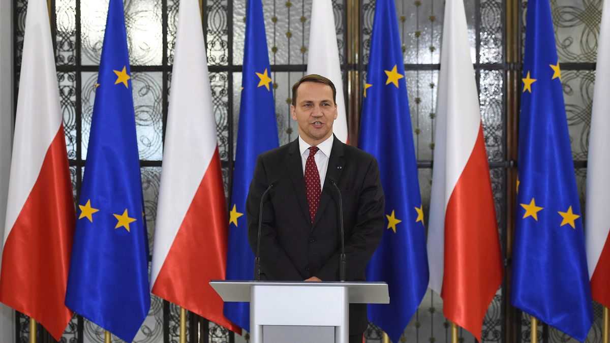 A lengyel külügyminiszter bírálta Ferenc pápa béketárgyalásokról szóló felvetését