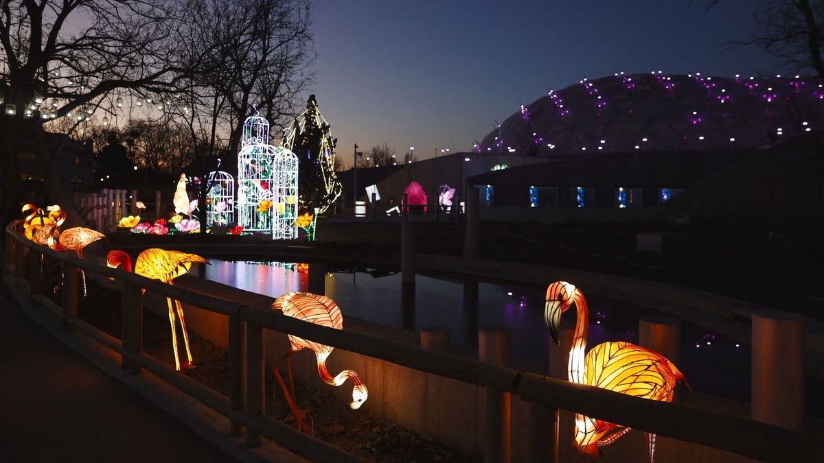 Minden este felragyognak a lampionok