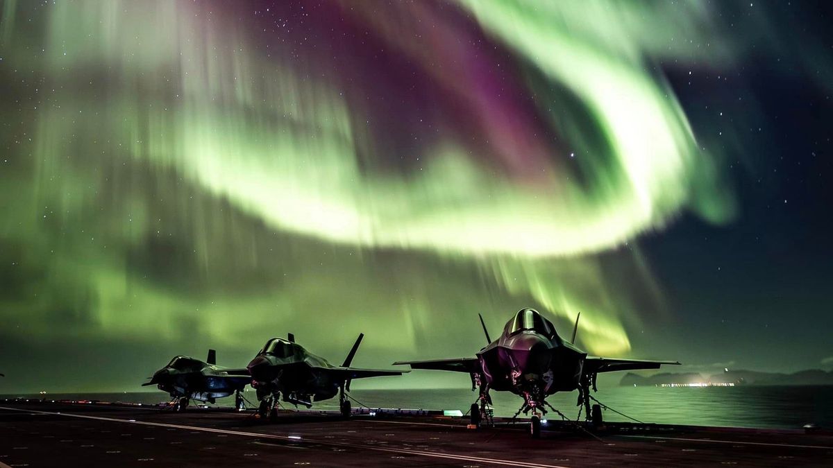 F-35-ös és északi fény: megvan az év fotója a NATO-nál?