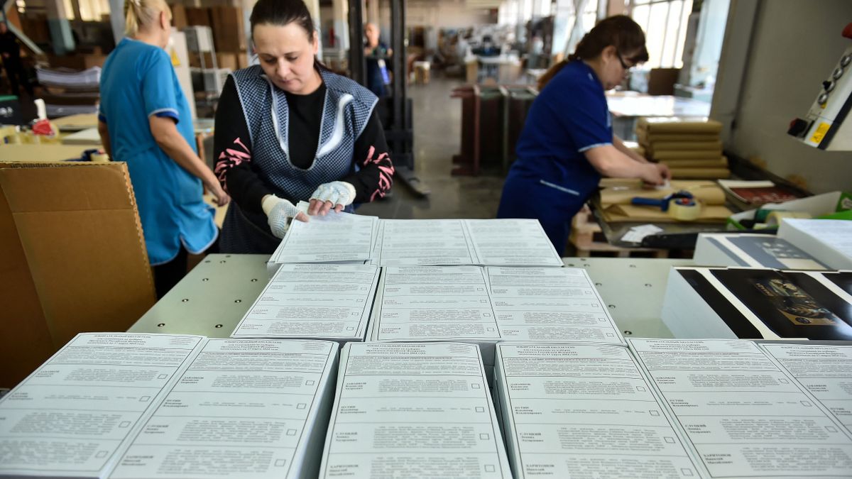 Az orosz külügy nyugati hekkertámadásokra figyelmeztet a közelgő elnökválasztás előtt