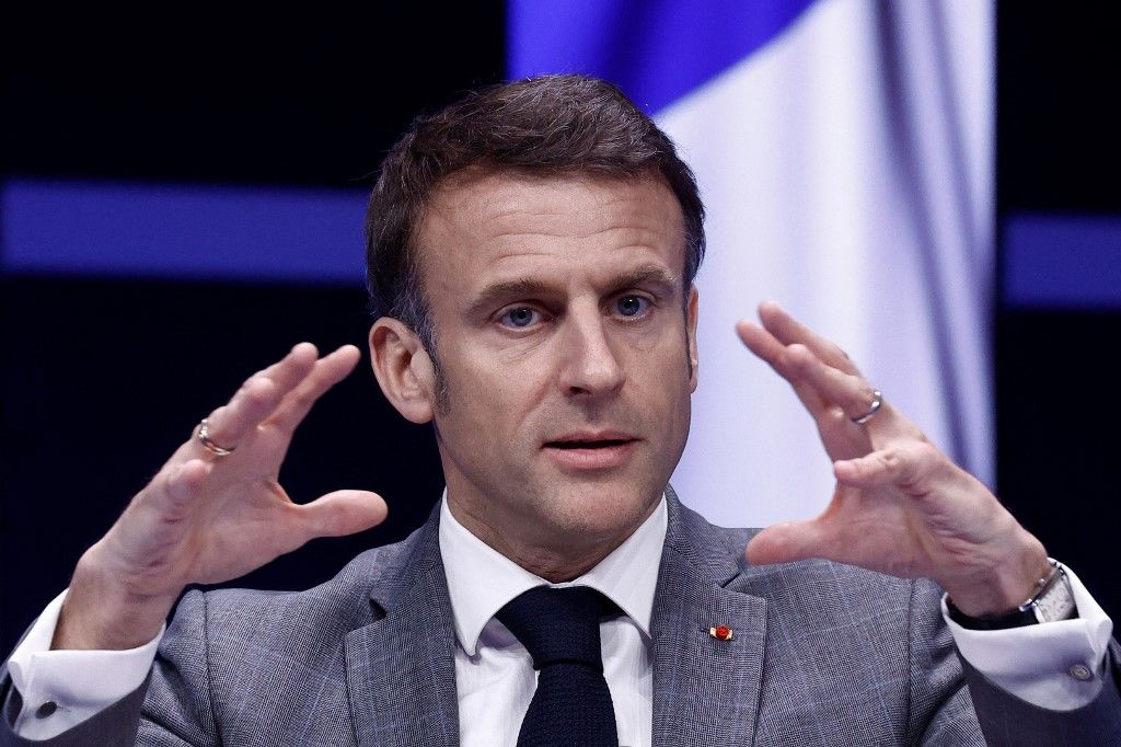 Emmanuel Macron francia elnök beszédet mond a Nemzetközi Atomenergia Ügynökség (NAÜ) Nukleáris Energia Csúcstalálkozóján a brüsszeli Expo Kongresszusi Központban 2024. március 21-én.