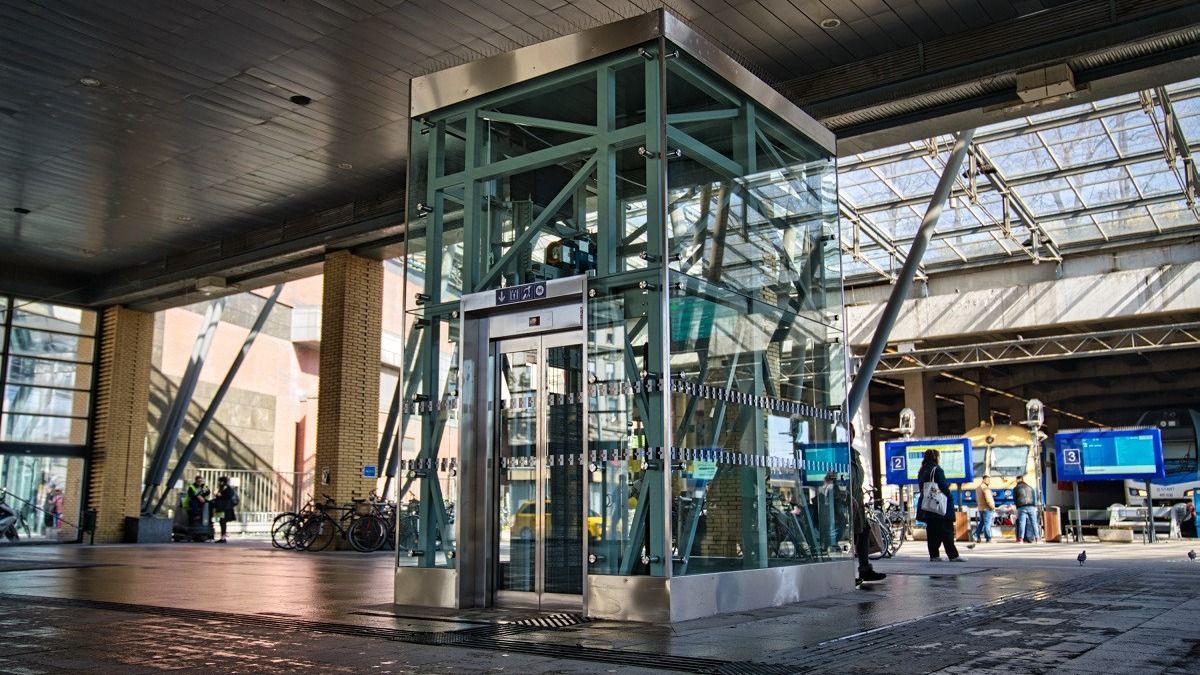 Mától használható az új lift a Nyugati pályaudvaron