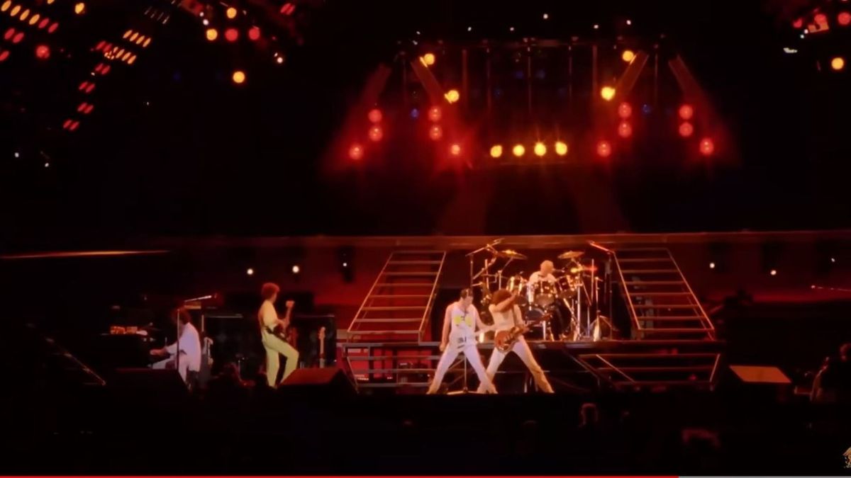 A Queen együttes a budapesti koncertjén 1986-ban.
