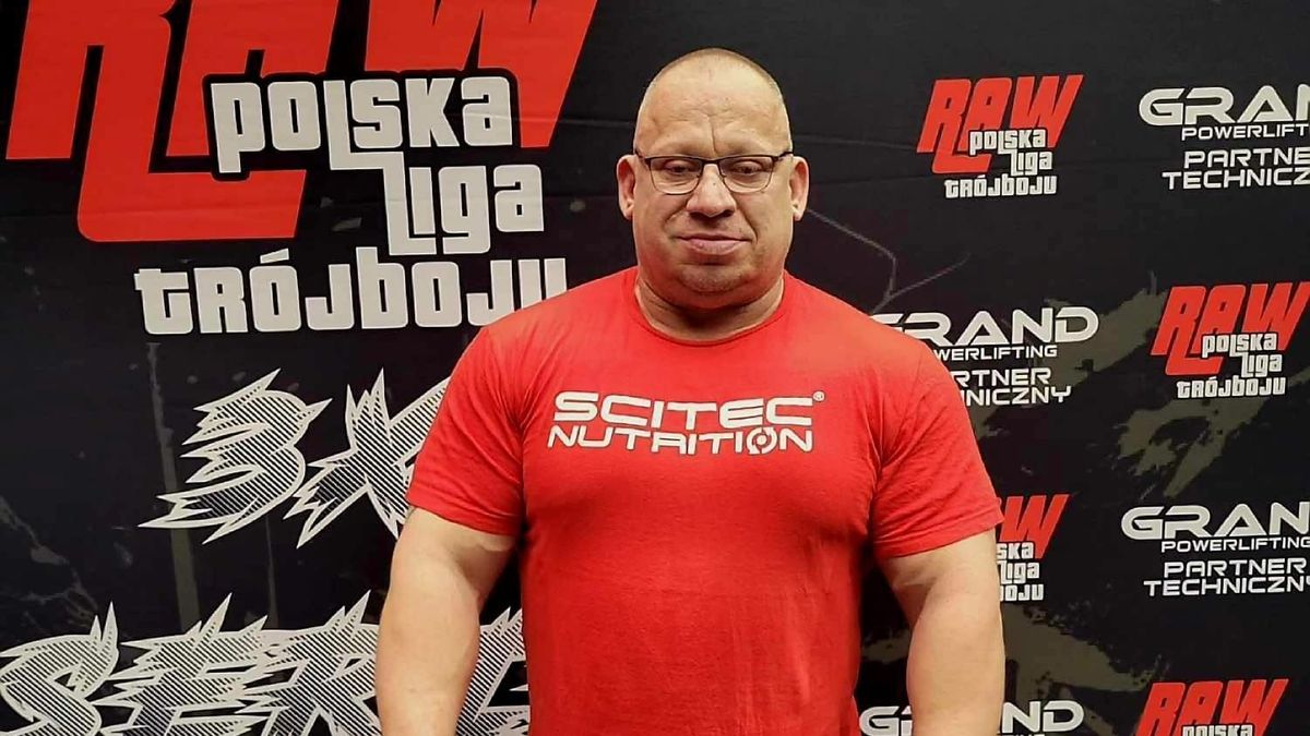 Magyar világrekord született fekvenyomásban: 55 évesen 260 kg + videó