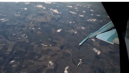 Videón a mindent megsemmisítő orosz Szu–34-es csapás