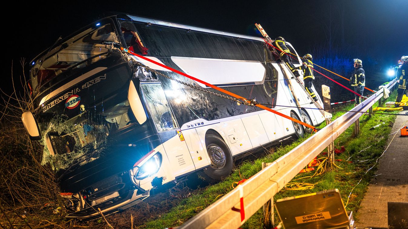 Coach crashes on the A44